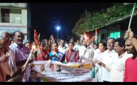 କଂଗ୍ରେସ ପକ୍ଷରୁ ମହିଳା ସୁରକ୍ଷା ଓ ନ୍ୟାୟ ଦାବି ରେ କ୍ୟାଣ୍ଡେଲ ଶୋଭାଯାତ୍ରା।