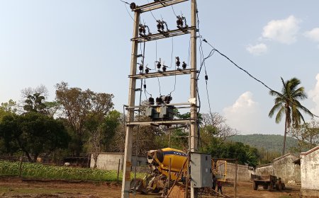 କାଳବୈଶାଖୀର ମହା ତାଣ୍ଡପ, ପୋଡ଼ିଗଲା ଟ୍ରାନ୍ସଫର,  ୧୭ ପରିବାର  ୭ ଦିନ ହେଲା ଅନ୍ଧାରରେ ଶିଙ୍କୁଳି ପଦର ଗ୍ରାମବାସୀ