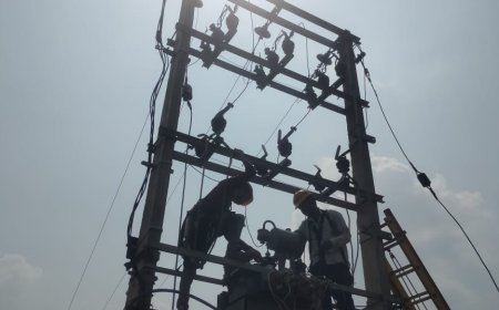 ବିଦ୍ୟୁତ ବିଭାଗ ଯନ୍ତ୍ରୀ ଙ୍କ ଆନ୍ତରିକତା ପାଇଁ ଖବର ପ୍ରସାରଣ ର ଛଅ ଘଣ୍ଟା ମଧ୍ୟ୍ୟରେ ଶିଙ୍କୁଳି ପଦର   ଗାଁ ରେ ଲାଗିଲା ନୂତନ ଟ୍ରାନ୍ସଫରମର I