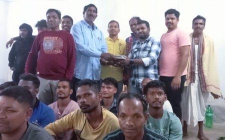 ଯାତ୍ରା ଉପଲକ୍ଷେ କିଏ ଭାଇବନ୍ଧୁ କିଏ କୁଟୁମ୍ବ ବହି ପୂଜା ।