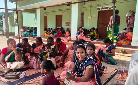 ଜୀବିକା ମିଶନ କାର୍ଯ୍ୟାଳୟରେ ତାଲା ଦେଇ ଧାରଣାରେ ବସିଲେ ୬ ପଞ୍ଚାୟତର ଜୀବିକା ମିଶନର କର୍ମଚାରୀ।