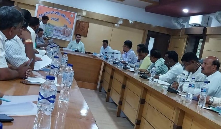 କଳାହାଣ୍ଡି ଜିଲ୍ଲାସ୍ତରୀୟ ଧାନ କ୍ରୟ କମିଟି ବୈଠକ ଅନୁଷ୍ଠିତ ।