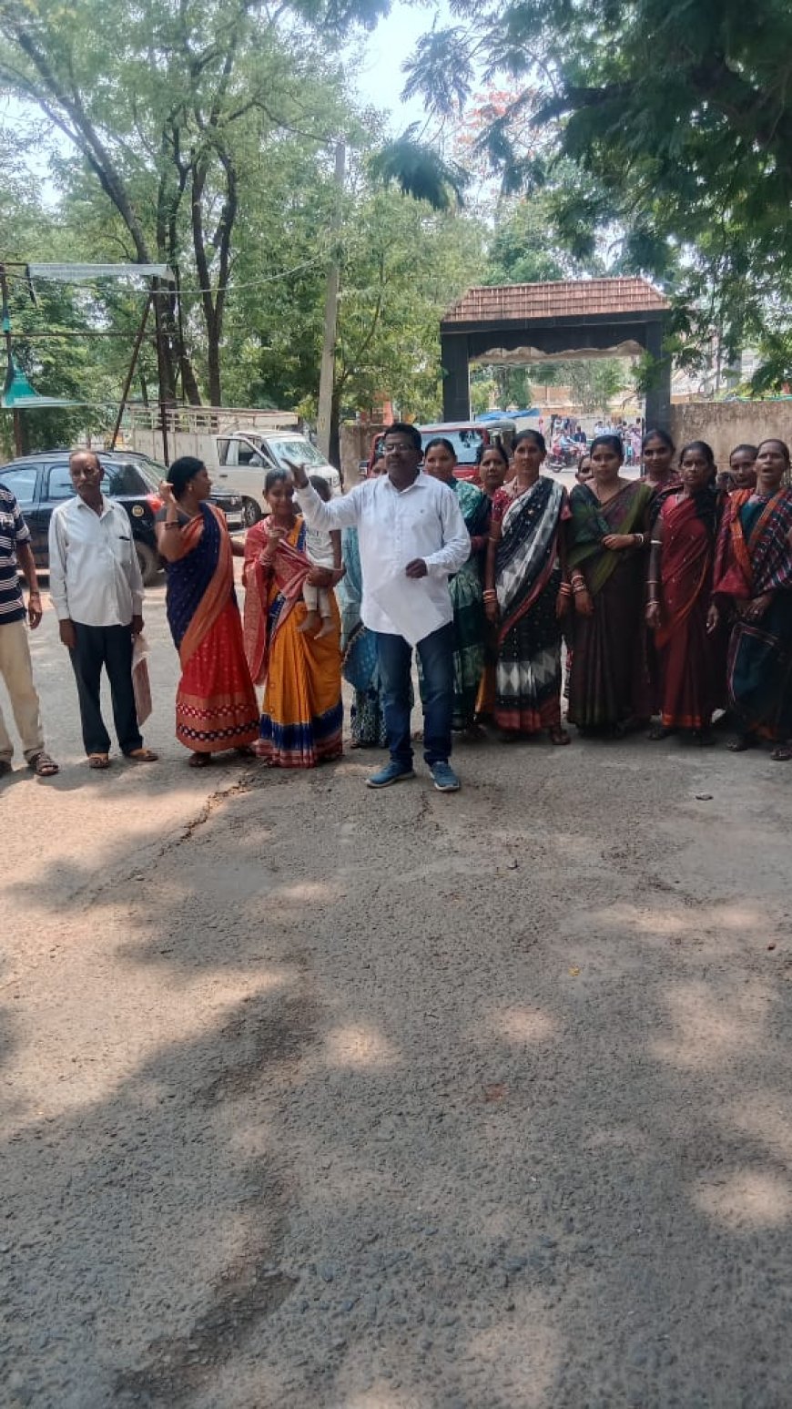 ବିଶୁଦ୍ଧ ପାନୀୟ ଜଳ ଯୋଗାଣ ପାଇଁ ଜିଲ୍ଲାପାଳ ଙ୍କୁ ଦାବିପତ୍ର।