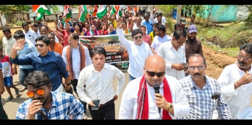 ଦଶପୁର ରେ ଅପ୍ରେସନ ସିନ୍ଦୁର ସୌର୍ଯ୍ୟ ଯାତ୍ରାର ବିଶାଳ ତ୍ରିରଙ୍ଗା ରାଲି।