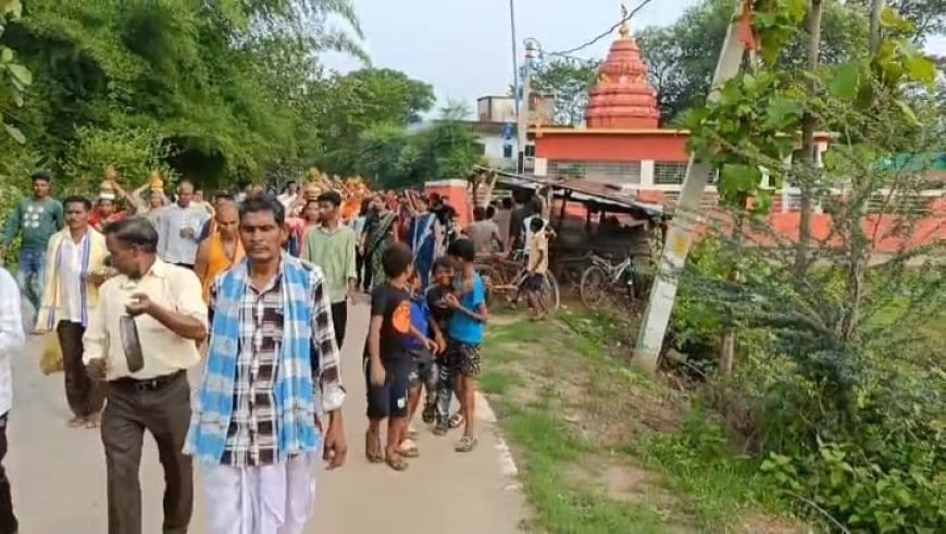 ଷୋହଳ ପ୍ରହର ଅଖଣ୍ଡ ନାମ ଯଜ୍ଞର କଳସ ଯାତ୍ରା ମହା ସମାରୋହରେ ପାଳିତ ।