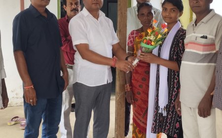 +2 ପରୀକ୍ଷାରେ 93ପ୍ରତିଶତ ନଂ ରଖି ଅଂଚଳ ପାଇଁ ଗୌରବ ଆଣିଲେ ଚିନ୍ତାମଣି |ନିଜ ବାସ ଭବନରେ ଡାକି ଶୁଭେଚ୍ଛା ଜଣେଇଲେ ବିଧାୟକ ।