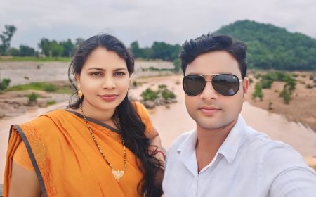 ପେସା ରାଜନୀତି, ନିଶା ସମାଜ ସେବା । ଜନସେବା ରେ ନିମଗ୍ନ ଦମ୍ପତି ।