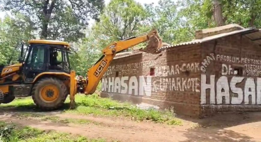 ଜଙ୍ଗଲ ମଧ୍ୟରେ ଅବାଧ ଗୃହ ଉଛେଦ କଲେ ଝରୀଗାଁ ବନବିଭାଗ ( ଏକ୍ସନ ମୋଡ଼ରେ ଝରୀଗାଁ ବନବିଭାଗ, ଅବାଧ 28 ଟି ଗୃହ ହେଲା ଉଛେଦ)।