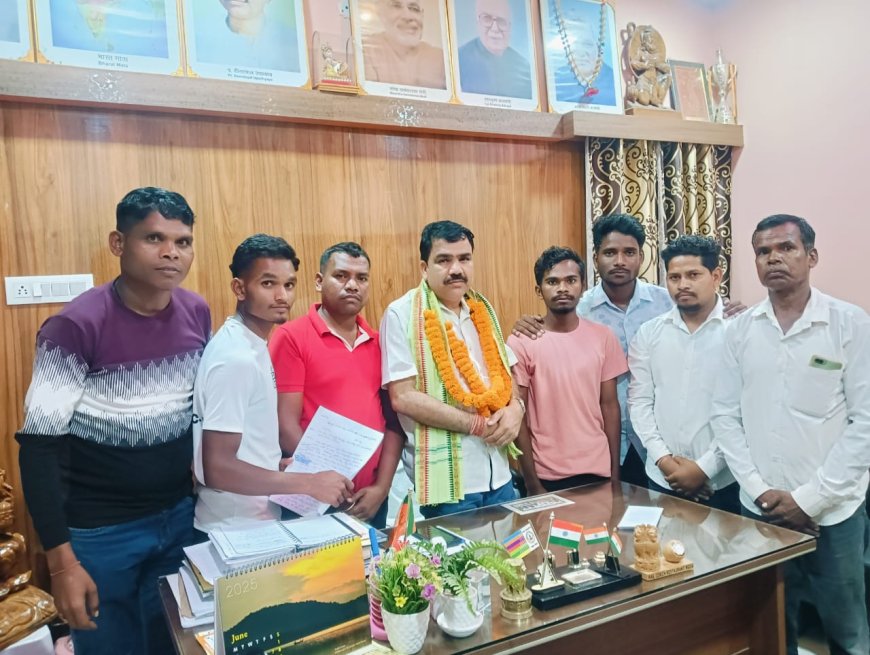ମାନ୍ୟବର ଗଣଶିକ୍ଷା ମନ୍ତ୍ରୀଙ୍କୁ 6ଦଫା ଦାବିପତ୍ର ପ୍ରଦାନ ।