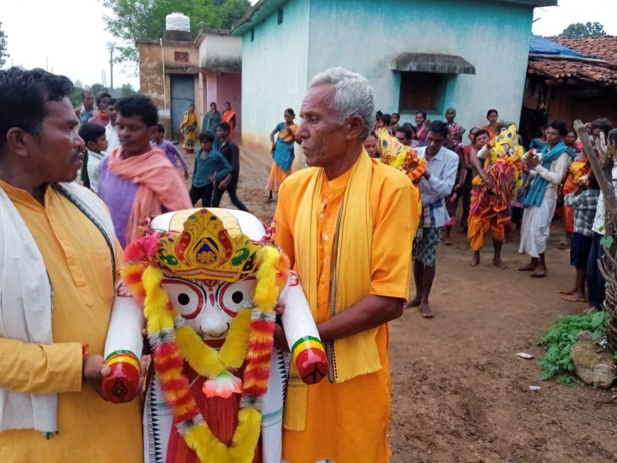 ନିର୍ମାଣ ହୋଇପାରିଲାନି ରଥ, ଚାଲିଚାଲି ମାଉସୀ ଘରକୁ ଗଲେ ତିନି ଠାକୁର ।