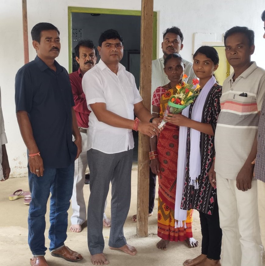 +2 ପରୀକ୍ଷାରେ 93ପ୍ରତିଶତ ନଂ ରଖି ଅଂଚଳ ପାଇଁ ଗୌରବ ଆଣିଲେ ଚିନ୍ତାମଣି |ନିଜ ବାସ ଭବନରେ ଡାକି ଶୁଭେଚ୍ଛା ଜଣେଇଲେ ବିଧାୟକ ।