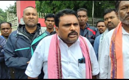 ଦେଶିଆ ନାଟକ ମାନଙ୍କରେ ପରିବେଷିତ ହେଉଥିବା ଅଶ୍ଳୀଳ ନୃତ୍ୟ, ଅଶ୍ଳୀଳ ଗୀତ ଓ ଅଶ୍ଳୀଳ ପୋଷାକ ଉପରେ ରୋକ ଲଗେଇବା ପାଇଁ ଜିଲ୍ଲା ଆରକ୍ଷୀ ଅଧିକ୍ଷକଙ୍କୁ ଦାବୀପତ୍ର ପ୍ରଦାନ ।