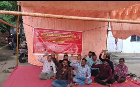 ଭବାନୀପାଟଣା ମୁଖ୍ୟ ଡାକଘର ସମ୍ମୁଖରେ ଧର୍ମଘଟ