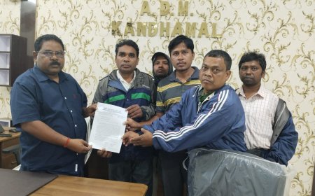 ୧୨ ଦଫା ଦାବି ନେଇ ଶ୍ରମିକ ସଂଘଙ୍କ ମୁଖ୍ୟମନ୍ତ୍ରୀ ଉଦ୍ଧେଶ୍ୟରେ ଜିଲ୍ଲାପାଳଙ୍କୁ ଦାବି।