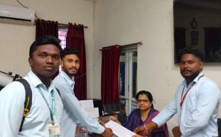 ରାସ୍ତା ନିର୍ମାଣ ପାଇଁ ପୌରାଧ୍ୟକ୍ଷଙ୍କୁ ଦାବିପତ୍ର ପ୍ରଦାନ