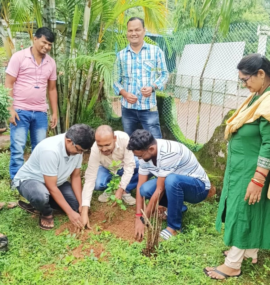 ଅନ୍ତର୍ଜାତୀୟ ଡାକ୍ତର ଦିବସରେ ଡାକ୍ତରଖାନା ପରିସରରେ ବୃକ୍ଷ ରୋପଣ ।