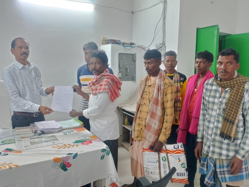 ଫରେଷ୍ଟର ପ୍ରଦୀପ ଦାଶଙ୍କ ବିରୁଦ୍ଧରେ କାର୍ଯ୍ୟାନୁଷ୍ଠାନ ପାଇଁ ରେଞ୍ଜରଙ୍କ ଜରିଆରେ ଜିଲ୍ଲା ବନ ସୁରକ୍ଷା ଅଧିକାରୀ, ମୁଖ୍ୟମନ୍ତ୍ରୀ, ଜିଲ୍ଲାପାଳ ଓ ଜଙ୍ଗଲ ଜମି ମନ୍ତ୍ରୀଙ୍କୁ ଦାବିପତ୍ର ପ୍ରଦାନ ।