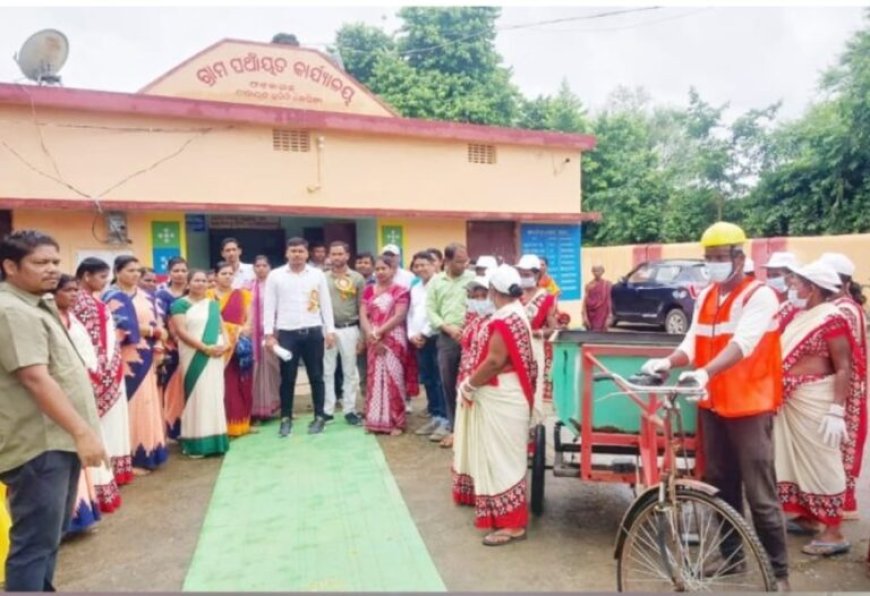 ଉନ୍ନୟନ ମୂଳକ କାମ ଦେଖି କେନ୍ଦ୍ର ରୁ ଆସିଥିବା ପ୍ରଶାସନ,ବ୍ଲକ ଅଧିକାରୀଙ୍କୁ ଧନ୍ୟବାଦ କହିଥିଲେ l