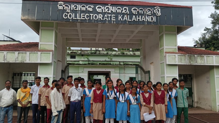 "ସ୍କୁଲ ରେ ତାଲା, ବାହାରେ ପିଲା" – ଏସଏସଟି ଶିକ୍ଷକ ହେମନ୍ତ ସାହୁ ଙ୍କୁ ସ୍ଥାନାନ୍ତରଣ କରିଥିବାରୁ ଛାତ୍ରଛାତ୍ରୀଙ୍କ ବିକ୍ଷୋଭ  କଳାହାଣ୍ଡି ଜିଲ୍ଲାପାଳଙ୍କୁ ଦାବିପତ୍ର ପ୍ରଦାନ