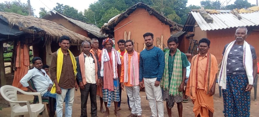 ଶୋକାତୁର ପରିବାର ବର୍ଗଙ୍କୁ ଭେଟି ସମବେଦନା ଜଣେଇଲେ ଚଚା ମଣ୍ଡଳ ସାଧାରଣ ସମ୍ପାଦକ ଓ ଏସଟି ମୋର୍ଚା ସଭାପତି ।