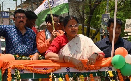 ମାନ୍ୟବର ଉପ ମୁଖ୍ୟମନ୍ତ୍ରୀ ଶ୍ରୀମତୀ ପ୍ରଭାତୀ ପରିଡା ଙ୍କ କଳାହାଣ୍ଡି ଜିଲ୍ଲା ଗସ୍ତ, ଜିଲ୍ଲାସ୍ତରୀୟ ଉନ୍ନୟନ ମୂଳକ କାର୍ଯ୍ୟକ୍ରମର ସମୀକ୍ଷା। ତିରଂଗା ଶୋଭାଯାତ୍ରା ରେ ଯୋଗଦାନ।