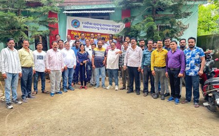 ଓଡିଶା ଅମଲା ସଂଘର କାର୍ଯ୍ୟବନ୍ଦ ଆନ୍ଦୋଳନ ଦ୍ଵିତୀୟ ଦିନରେ ସାମୂହିକ ଛୁଟିରେ ଅମଲା କର୍ମଚାରୀ