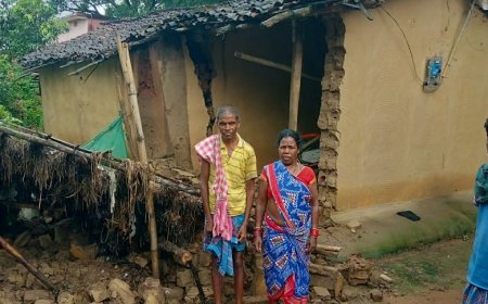 ବାତ୍ୟାରେ ଭାଙ୍ଗିଲା ଘର, ଆଶ୍ରୟ ଚିନ୍ତାରେ ପରିବାର ।