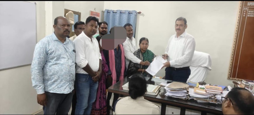 ସୁନାମାଲ ନିଖୋଜ ନାବାଳିକା କୋକସରା ଥାନାର ଦ୍ବାରସ୍ଥ  ପୀଡିତାଙ୍କ ନ୍ୟାୟ ଦାବି କଲେ ଗ୍ରାମବାସୀ ଓ ଯାଦବ ସମାଜ