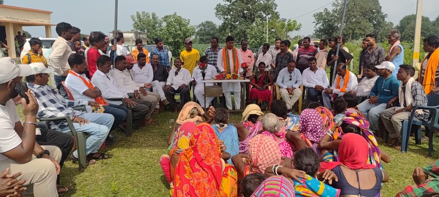କୁଟ୍ରିଛାପର ପଞ୍ଚାୟତକୁ ବିଧାୟକଙ୍କ ଗସ୍ତ ଓ ଅଞ୍ଚଳର ବିଭିନ୍ନ ସମସ୍ୟା ଉପରେ ଜନସାଧାରଣଙ୍କ ସହ ଆଲୋଚନା।