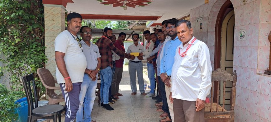 ନବରଙ୍ଗପୁର ଜିଲ୍ଲା ଜର୍ଣ୍ଣାଲିଷ୍ଟ ୱେଲଫେୟାର ଟ୍ରଷ୍ଟ ପକ୍ଷରୁ ଅନୁଦାନ ରାଶି ପ୍ରଦାନ ।