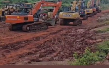 ଶ୍ରୀରାମ ଇନଫା ର ଗାଡି କୁ ଉଠାଇ ନେଲା ସରପଞ୍ଚ ଚାଞ୍ଚେର ମାଝୀ।