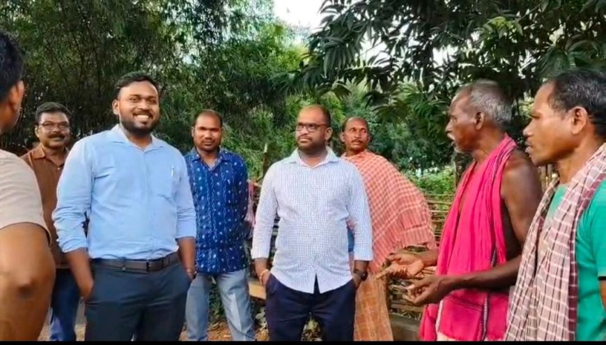 କାଦୁଅ ରାସ୍ତାରେ ଧାନରୋଇ ଗ୍ରାମବାସୀଙ୍କ ପ୍ରତିବାଦ ଘଟଣା । ଖବର ପ୍ରସାରଣ ପରେ ଗାଁରେ ପହଞ୍ଚିଲେ ବିଡ଼ିଓ ।