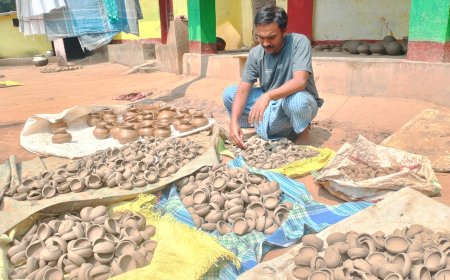 ଦୀପାବଳି ପାଇଁ ଚଳ ଚଞ୍ଚଳ କୁମ୍ଭାରଶାଳ ।