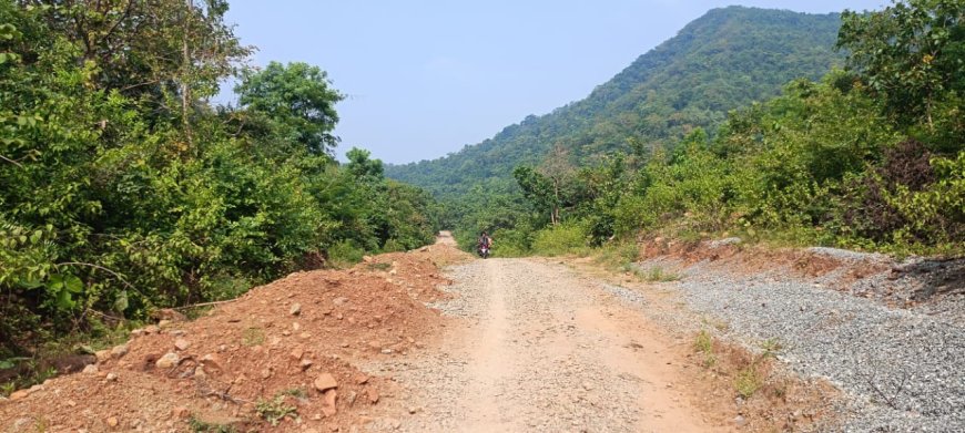 ଦାହିମାଲ-ଗୋତମୁଣ୍ଡା ରାସ୍ତା, ସରୁଛି ଅବଧି ଆଗେଇ ପାରୁନି କାମ ।