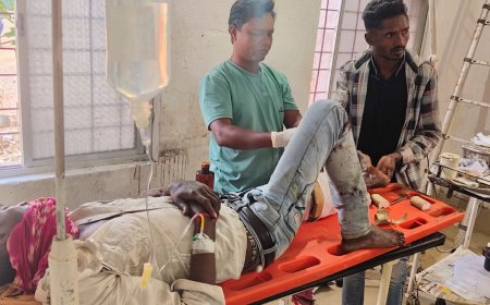 ଛିଡାଥିବା ଟ୍ରାକ୍ଟର କୁ ଧକ୍କା ଧକ୍କା ଦେଇ ବାଇକ ଚାଳକ ଗୁରୁତର ।