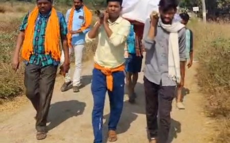 ହଜିଗଲା ମାନବିକତା, ସାମାଜିକ ବାସନ୍ଦ ପାଇଁ ଶବକୁ ମିଳିଲାନି କାନ୍ଧ, ରାଷ୍ଟ୍ରୀୟ ସ୍ୱୟଂ ସେବକ ସଂଘ ଓ ବଜରଙ୍ଗୀ ଦଳ କର୍ମକର୍ତ୍ତା କଲେ ଶବ ସତ୍କାର ।