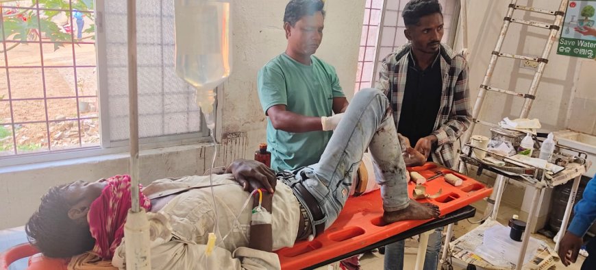 ଛିଡାଥିବା ଟ୍ରାକ୍ଟର କୁ ଧକ୍କା ଧକ୍କା ଦେଇ ବାଇକ ଚାଳକ ଗୁରୁତର ।