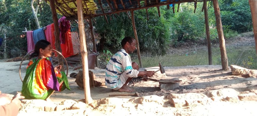 ଲୁହା ନିଆଁ ସହ ସଂଗ୍ରାମ କରି ପରିବାରର ପେଟକୁ ଦାନା ଯୋଗାଡ଼ କରୁଛନ୍ତି ରାମକୃଷ୍ଣ।