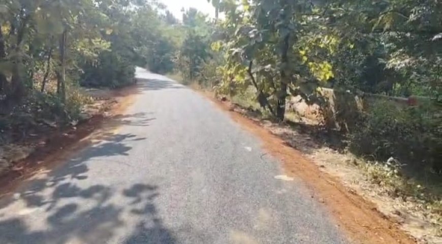 ଶୁଣିଲାଣି ପ୍ରଶାସନ, ନିଜ ପରିଶ୍ରମ ରେ ଚାଷ ଜମି ରାସ୍ତା ମରାମତି ପାଇଁ ଅଣ୍ଟା ଭିଡ଼ିଲେ ଚାଷି ଓ ଗ୍ରାମବାସୀ