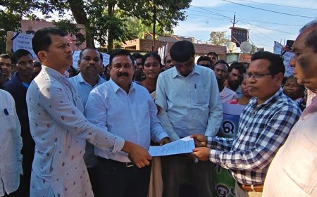 ଝରିଗାଁ ବ୍ଲକ କୃଷକ ମହାସଂଘ ପକ୍ଷରୁ ଦାବିପତ୍ର ପ୍ରଦାନ।