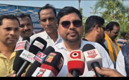 ବ୍ଳକ ଅଧ୍ୟକ୍ଷ ବିନ୍ଦୁ ମହାନନ୍ଦ ଙ୍କ ମହାନତା: ପ୍ରତି ପଞ୍ଚାୟତ ର ଗାଁ ଗାଁ ବୁଲି ୧୦ହଜାର ରୁ ଅଧିକ ଶୀତ ବସ୍ତ୍ର ବଣ୍ଟନ କରୁଛନ୍ତି।