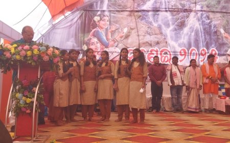 ଚନ୍ଦାହାଣ୍ଡି  ବ୍ଳକ୍ ସ୍ରରୀୟ ମଣ୍ଡେଇ କାର୍ଯ୍ୟ କ୍ରମରେ ଆଞ୍ଚଳିକ କଳାକାର ମାନଙ୍କ  ଅସନ୍ତୋଷ ମଞ୍ଚକୁ ପାଦ ଦେଲେନି  ।