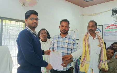 କେବିଡି ଗ୍ରାମକୁ ରାଜସ୍ବ ଗ୍ରାମର ମାନ୍ୟତା ପାଇଁ ତହସିଲଦାରଙ୍କୁ ଦାବିପତ୍ର ପ୍ରଦାନ ।