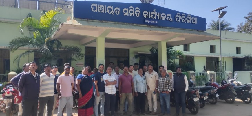 ଦୋକାନ ଗୃହରେ ତାଲା ପକେଇ ବିଡ଼ିଓଙ୍କ ମନମୁଖୀ ଶାସନକୁ ବିରୋଧ କଲେ  ସହରବାସୀ ।