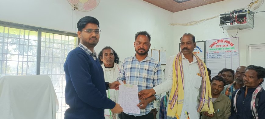 କେବିଡି ଗ୍ରାମକୁ ରାଜସ୍ବ ଗ୍ରାମର ମାନ୍ୟତା ପାଇଁ ତହସିଲଦାରଙ୍କୁ ଦାବିପତ୍ର ପ୍ରଦାନ ।