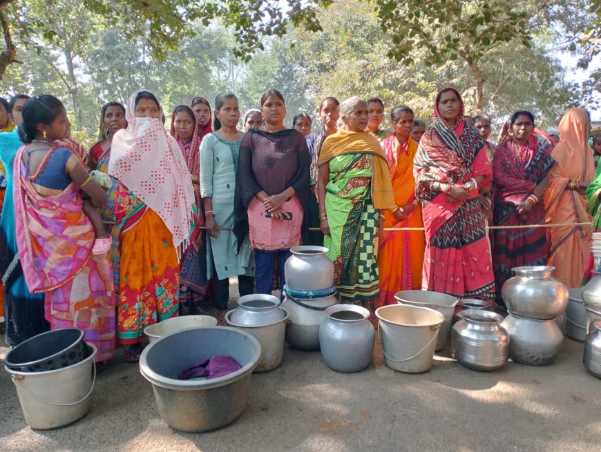 ପାଣି ପାଇଁ ରାସ୍ତା ରୋକ।