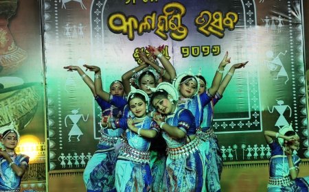 ଚତୁର୍ଥ ଦିନରେ ୨୮ତମ କଳାହାଣ୍ଡି ଉତ୍ସବ ଘୁମୁରା-୨୦୨୬  ଆତ୍ମନିର୍ଭରଶୀଳତା ହେଉ କଳାହାଣ୍ଡିବାସୀଙ୍କ ନୂତନ ପରିଚୟ  କଳାହାଣ୍ଡିବାସୀ ଆତ୍ମ ନିର୍ଭରଶୀଳ ହେବାର ସମୟ ଆସିଛି  ପର୍ଯ୍ୟଟନଭିତ୍ତିକ ଅର୍ଥନୀତିର ବିକାଶ ପାଇଁ ପ୍ରୟାସ ଆରମ୍ଭ ହେଉ  ଆଶିଷ କୁମ୍ଭାର, ଅନ୍ତରା ଚକ୍ରବର୍ତ୍ତିଙ୍କ ଅର୍କେଷ୍ଟ୍ରା ମୁଖ୍ୟ ଆକର୍ଷଣ