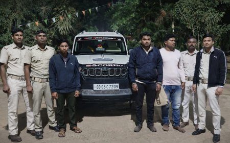 ନକଲି ପୋଲିସ ସାଜି ଲୋକଙ୍କୁ ଲୁଟୁଥିଲେ। ଖବର ପାଇ ମାଡ଼ି ବସିଲା ପୋଲିସ।