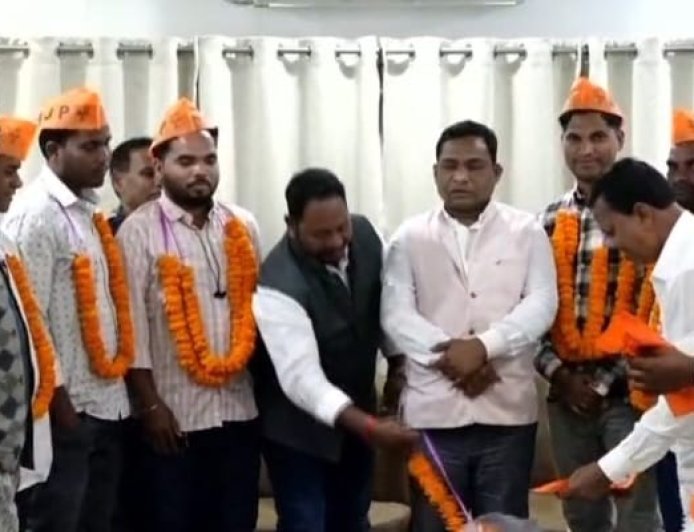 ଥୁଆମୂଳ ରାମପୁରରେ ରାଜନୈତିକ ପରିବର୍ତ୍ତନର ଚିତ୍ର: ବିଜେପିକୁ ଯୋଗଦେଲେ ଅନେକ ଯୁବ ମୁହଁ