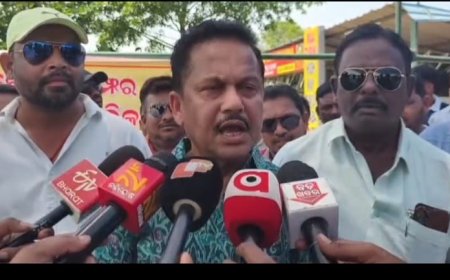 ଆଁସ ଟ୍ରାନ୍ସପୋର୍ଟ ପାଇଁ କଳାହାଣ୍ଡି ର ଟ୍ରକ ମାଲିକ ସଂଘ ର ପ୍ରତିବାଦ।ବାହାର ମାଲ କୁ କାମ ଦେଉଛି ଠିକା ସଂସ୍ଥା।